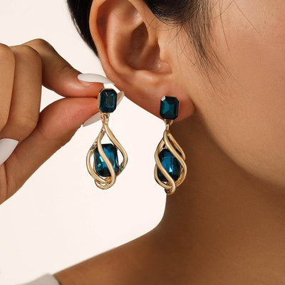Retro Creative Fashion Emerald Women's Stud Earrings
 Product information:
 
 Treatment Process: KC gold
 
 Color: WCC002,WCC002-2,WCC002-3,WCC002-4,WCC002-5
 
 Applicable population: Female
 
 Material: Alloy
 
 PopujewelryavallexRetro Creative Fashion Emerald Women'avallex